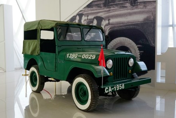 各国警用车配备PK 谁说一定要超跑？