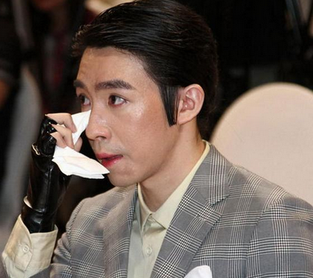 维嘉暴瘦后又哽咽大哭?当众落泪的男星大都有故事!