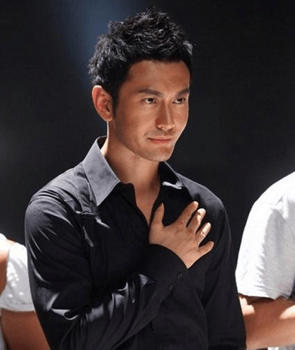 黄晓明张艺兴胡歌杨洋陈伟霆李易峰吴亦凡王俊凯王源【乔任梁】黑衬衫