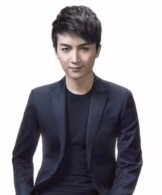 为何古装美男的现代装如此一言难尽?