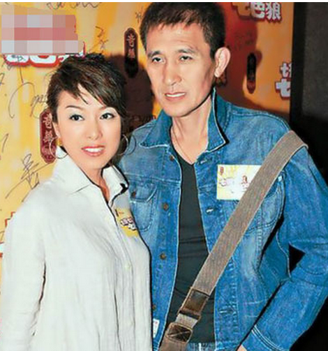 怀孕后却遭刘德凯背叛,好不容易走出伤痛跟知名编剧邓育昆结婚,谁料