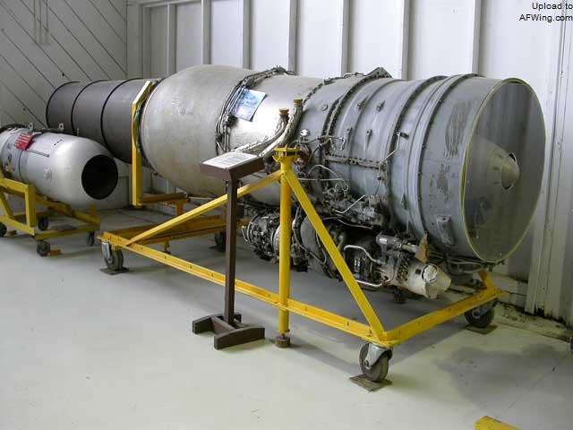 发动机成功的通过了英国方面的测试,最后成功的安装上了中国国产歼轰