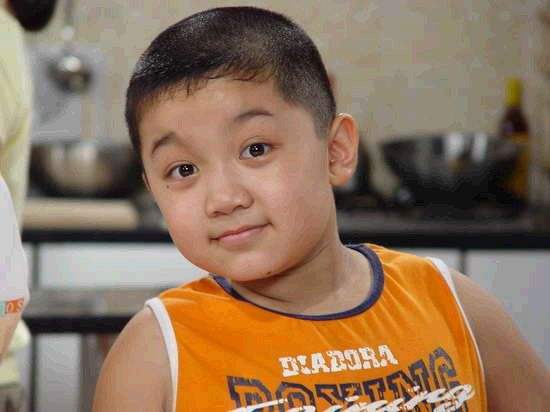 2004年,8岁的尤浩然被选中在《家有儿女》中出演夏