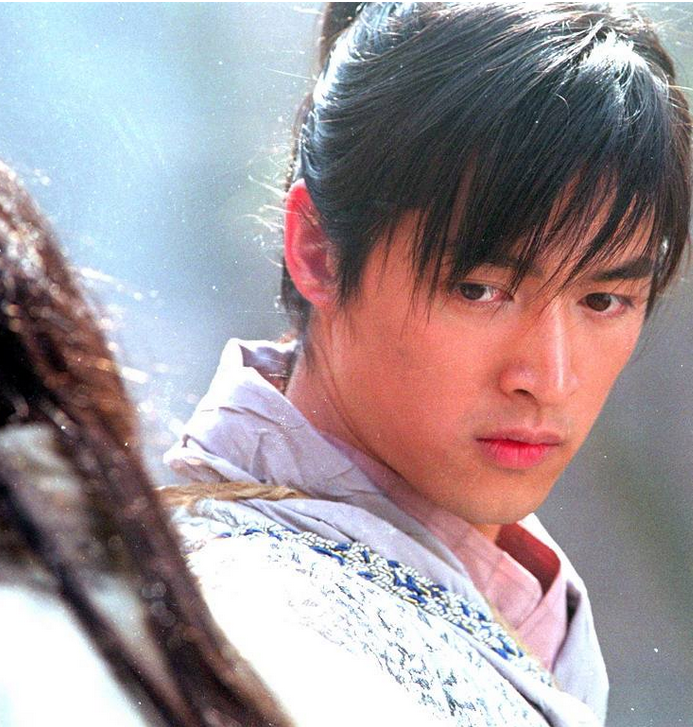 他扮演的"李逍遥"已成为荧屏经典,甚至被网友誉为"胡歌之后再无仙剑"