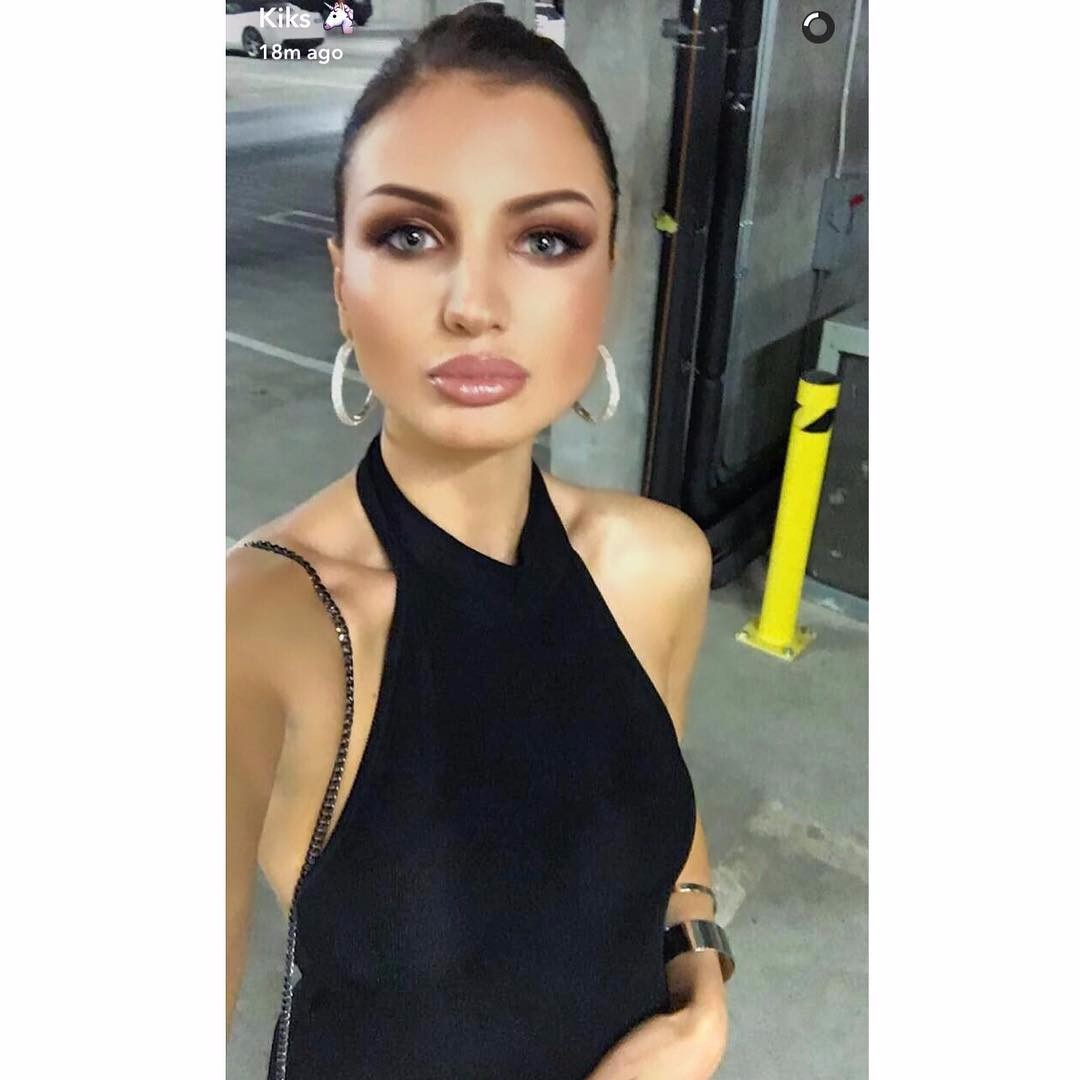 祖巴茨女友美艳照片.