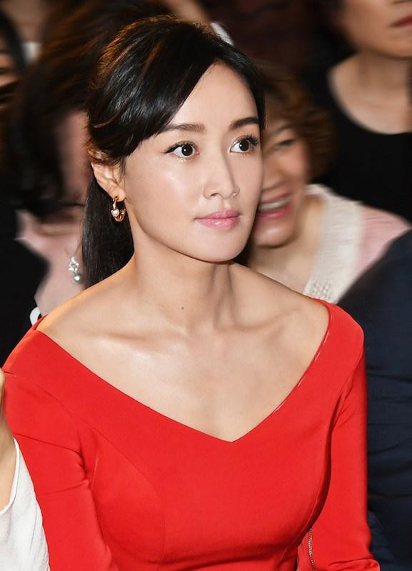 她曾是央视当家花旦被爆因感情问题离职当三线演员