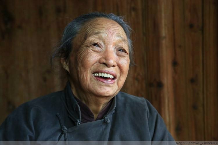 今天介绍的演员柏青同样是这些年留在我们记忆深处的老母亲的形象