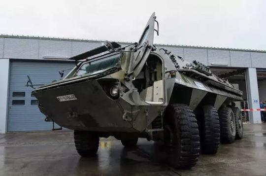 这是德国"狐"式8×8装甲车?