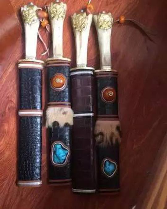 每把华丽的藏刀背后,都有一个亦正亦邪的灵魂