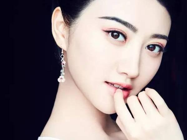 和任嘉伦等男星玩暧昧?网曝景甜和她的金主男