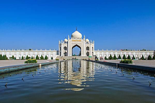 宁夏首府是银川,是历史悠久的塞上古城,史上西夏王朝的首都,素有"塞上