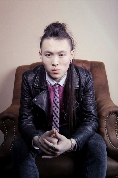 张玮杨烨合照显恩爱诠释爱情要有勇气要坚持