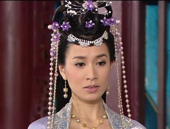 很早之前有一部古装电视剧《帝女花》,佘诗曼在里面扮演着长平公主