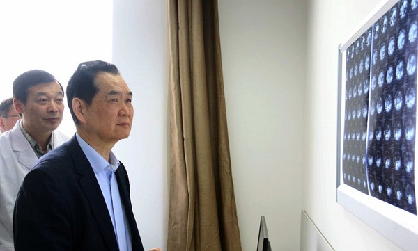 陈孝平院士现任中国科学院院士,华中科技大学教授,博士生导师,香港