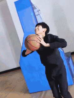 tfboys王源打篮球负角度投篮 这进球让粉丝狂点赞!