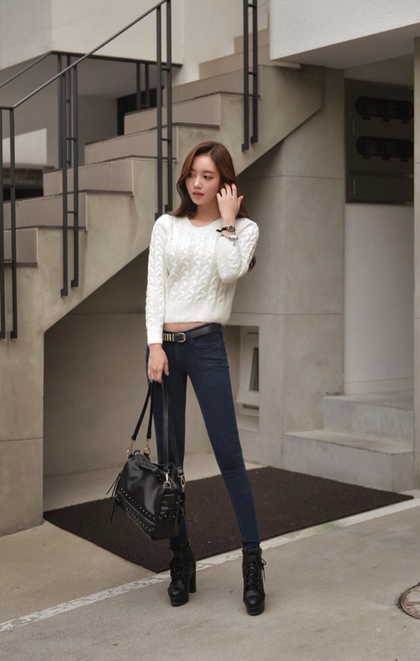 孙允珠紧身牛仔裤街拍爱彼之貌容兮香培玉琢