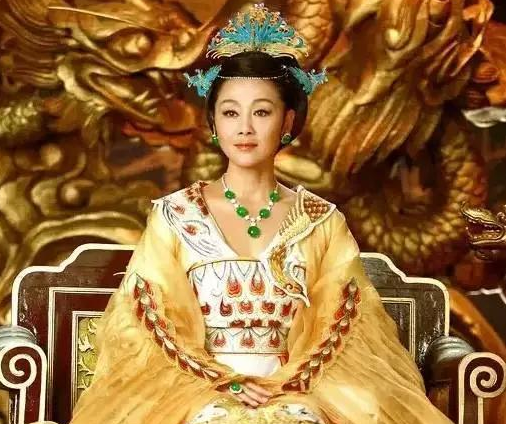 没拿影后无所谓,看范爷如何把翡翠戴出一种霸气美