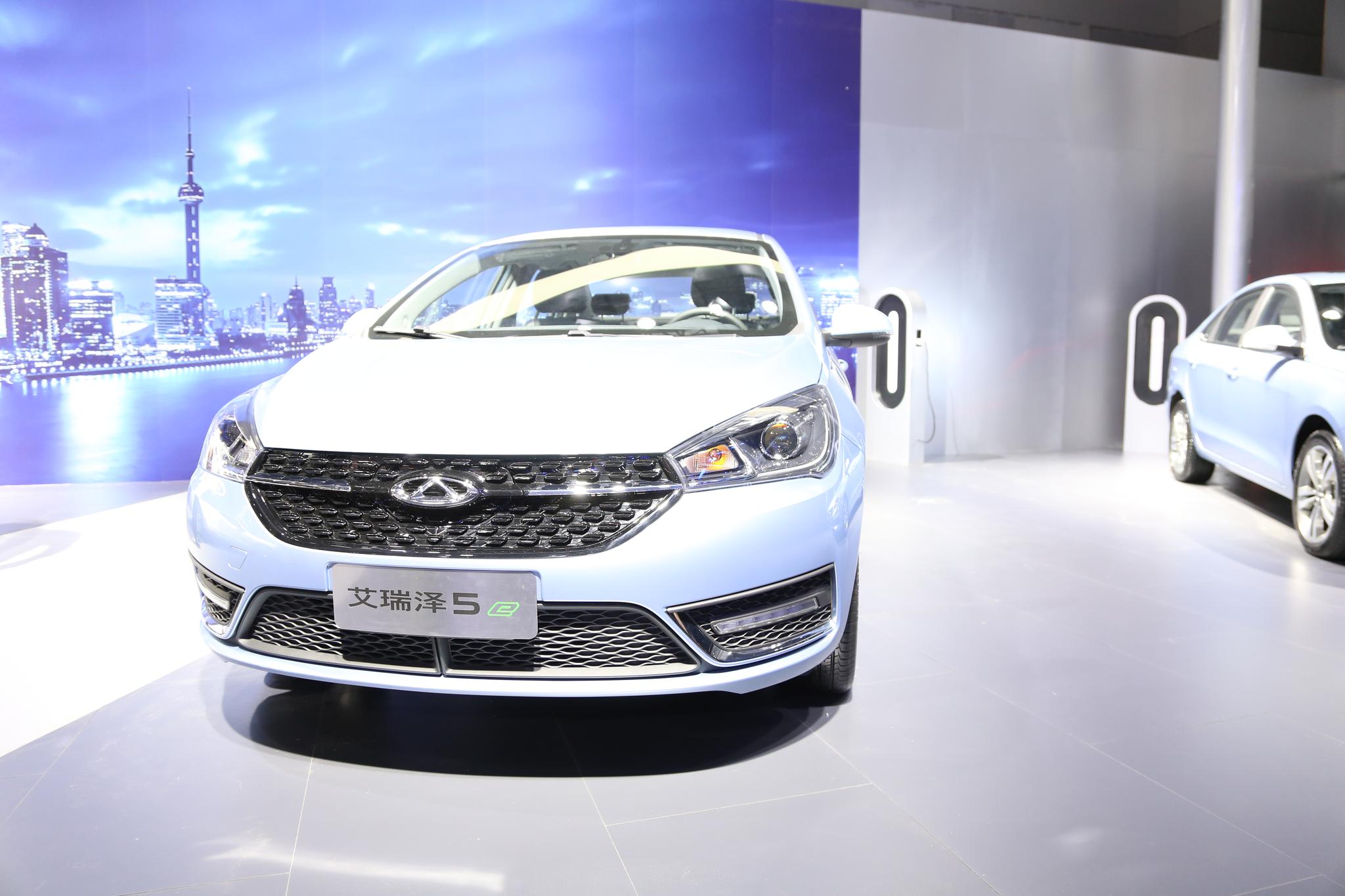 2017上海车展:比亚迪全新宋七座版亮相 设计感爆棚-新浪汽车