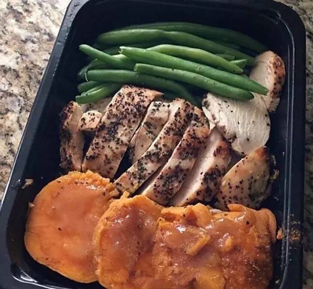 以下增肌健身餐请参考:健身餐也是健身的一部分,请认真准备一份属于