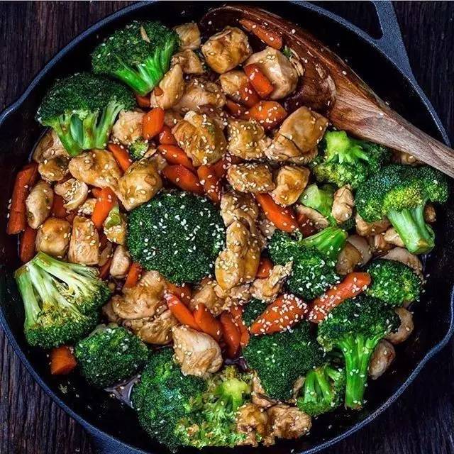 以下增肌健身餐请参考:健身餐也是健身的一部分,请认真准备一份属于