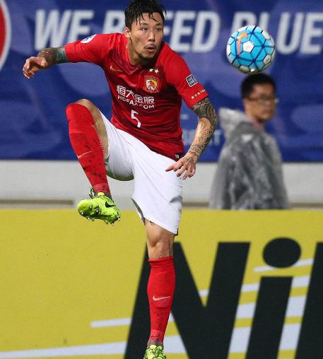 他这一场踢得就像是亚洲第一后卫,本赛季迎第二春?