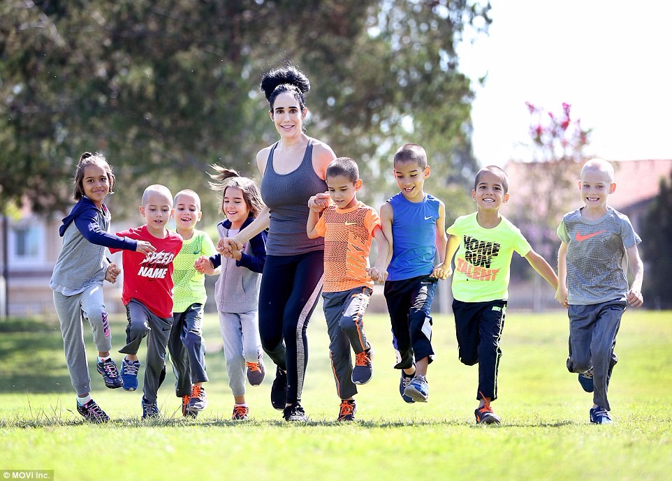 拍片下海无下限,饱受争议的八胞胎妈妈