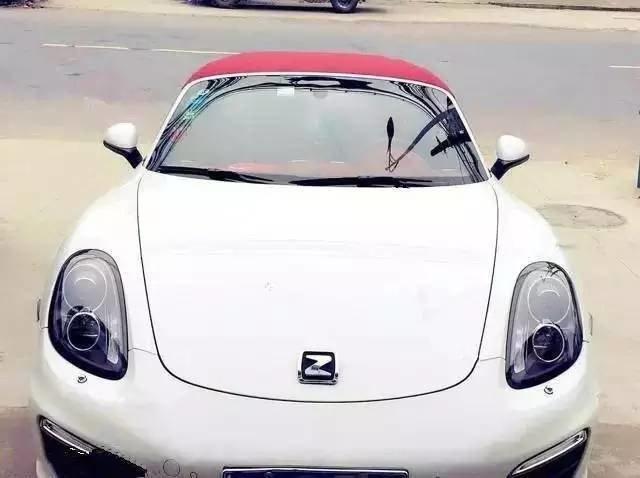 两辆车牌号250的车停一起了，车主很尴尬！