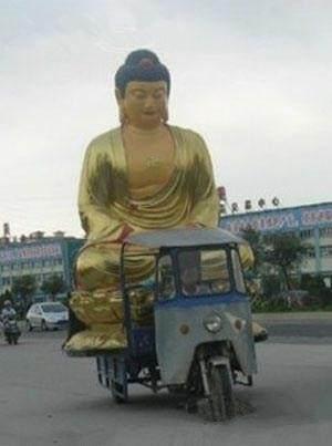 吾佛慈悲，我相信就算超载也是没有交警敢去查的，要是惹得乘客不高兴，天下都会乱了！