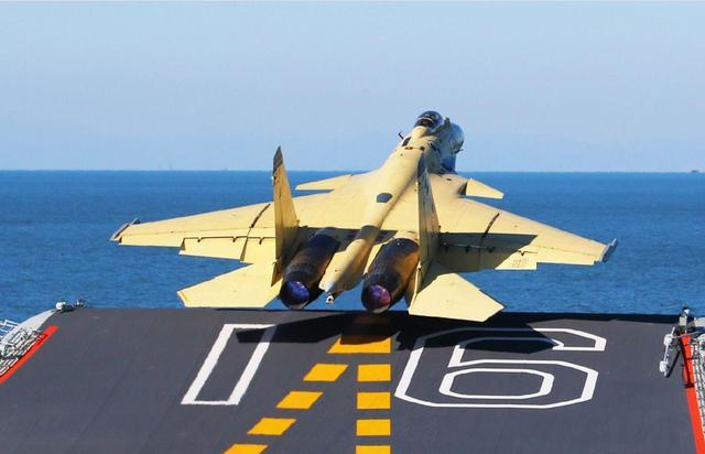 中国歼15战斗机为何突然停产?美国给出这样的答案