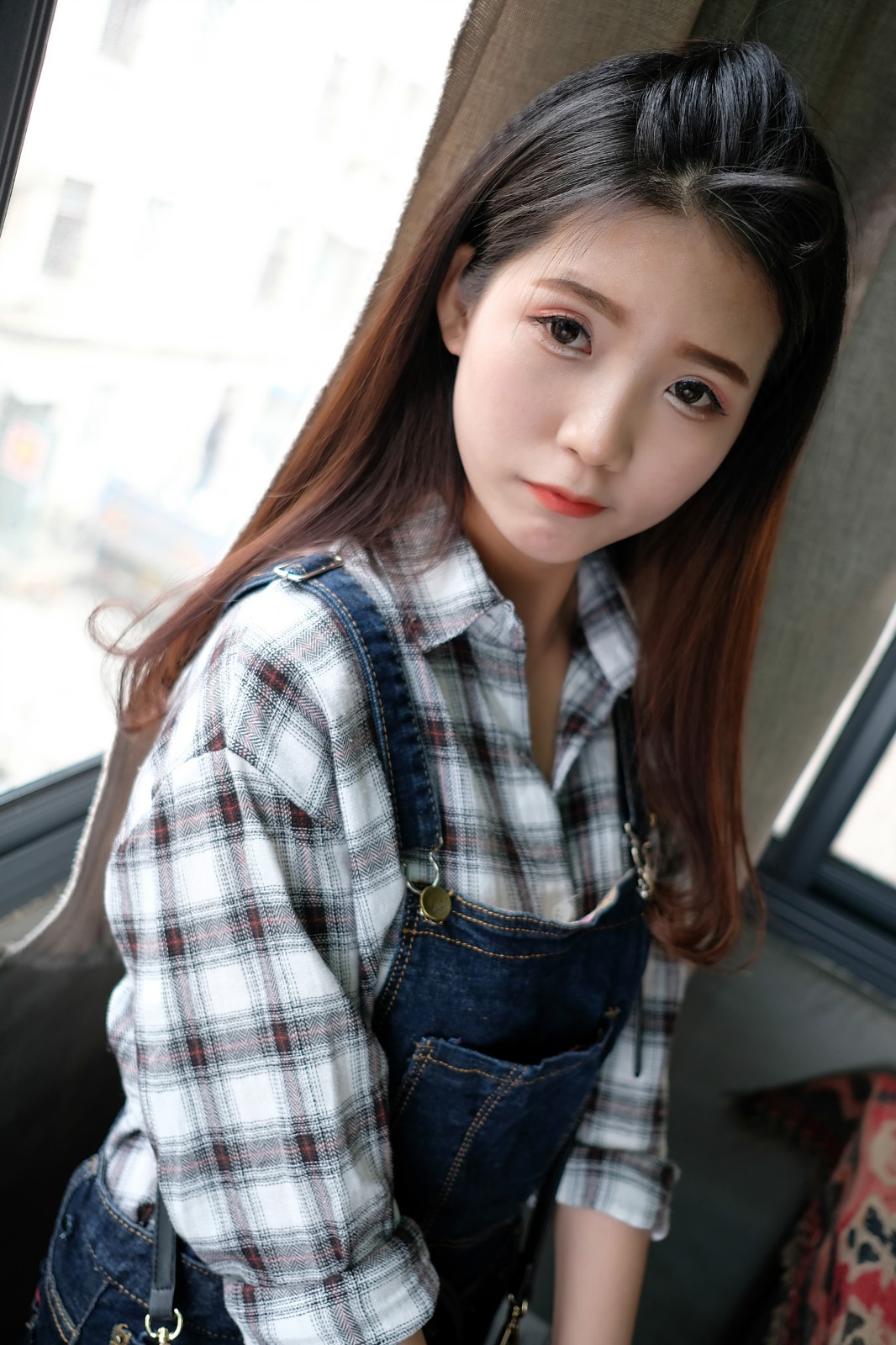 这么纯的妹子 世间罕有!清纯学生妹制服写真!