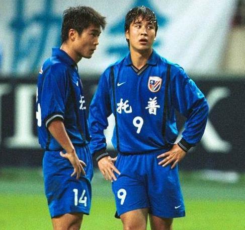 申思迎44岁生日 网曝生日宴会合影图 祁宏等为他庆生