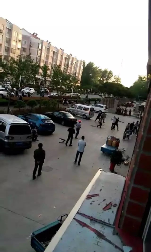打架?斗殴?金坛凤凰城发生斗殴事件!场面混乱!
