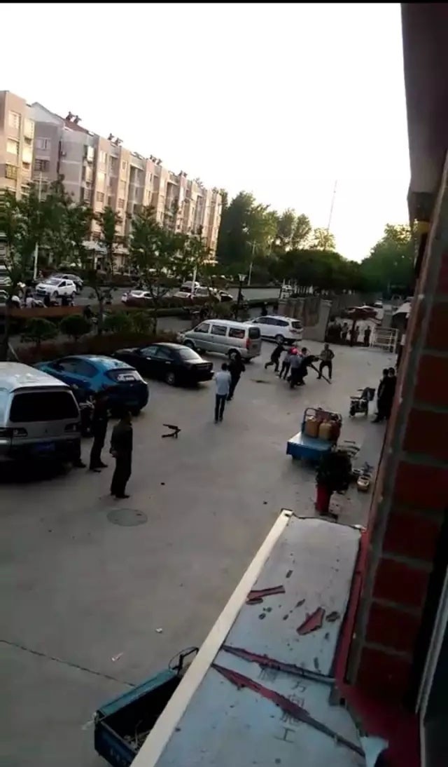 打架?斗殴?金坛凤凰城发生斗殴事件!场面混乱!