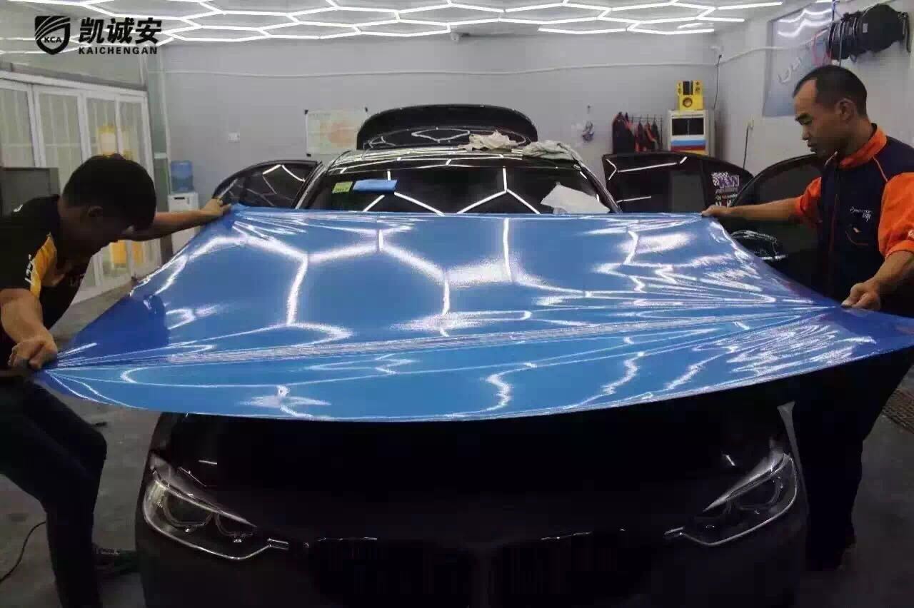 宝马328li改色镭射蓝 情迷蓝色清爽一夏