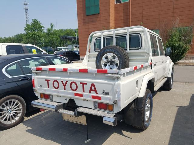 真正的硬派越野开起来是真硬,拉风的陆巡lc70系列