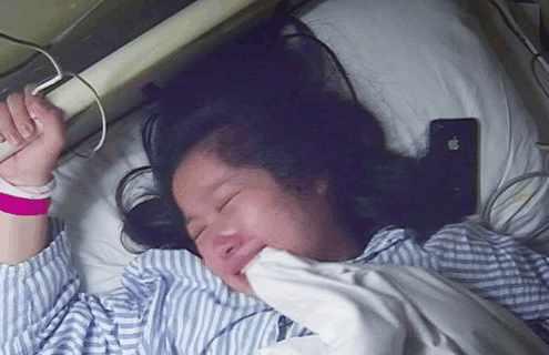 胎儿头后仰,头,脸都露出来的时候,产妇即使不用力,也能看到胎头,这个