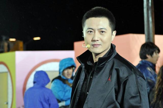 在解说伊萨奇巴希的比赛时,因为对球员不熟悉,甄诚在介绍博斯科维奇