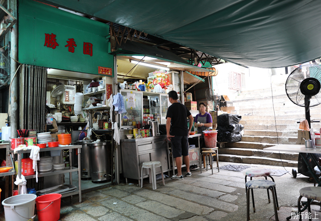 在这家香港大排档被一个老人一席话感动了