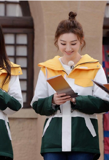 迪丽热巴和景甜的素颜都很美 景甜真实不做作不矫情