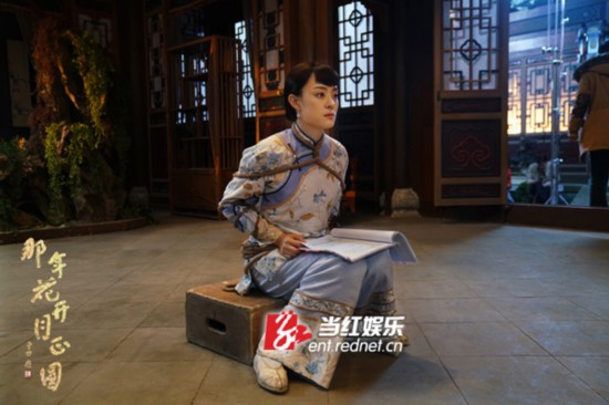 被五花大绑剧本也不离手 近日,孙俪在领衔主演电视剧《那年花开月正圆