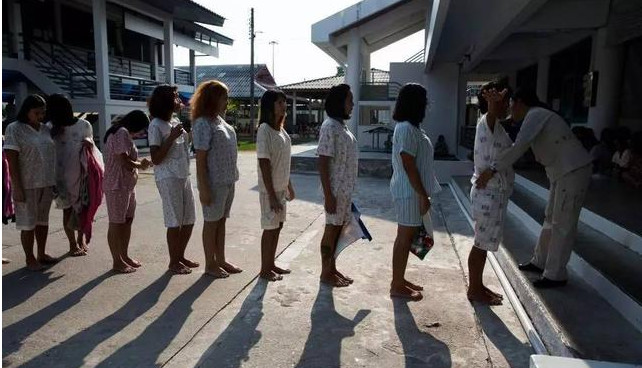 泰国女子监狱，这里的男囚犯会和女犯人关在一起！