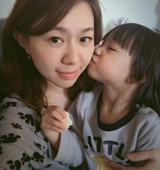 坊间流传卓依婷已死,现在复出的是她双胞胎妹妹?