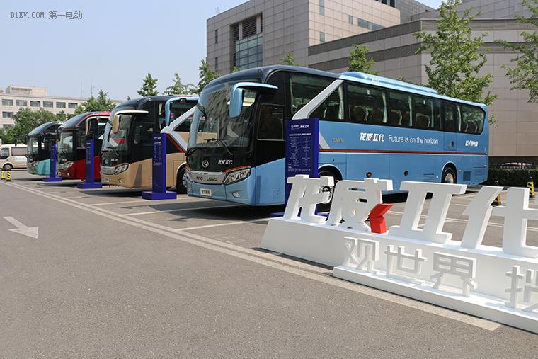 最高续航320km 金龙客车龙威Ⅱ代纯电动客车首发上市