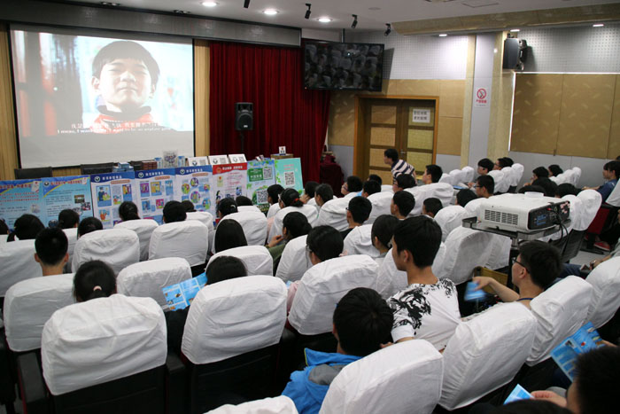 禁毒警示教育电影《纸飞机》走进苏州吴中长桥中学