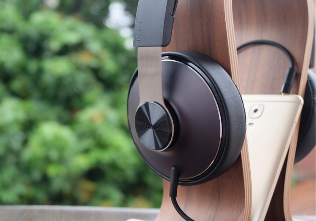 颜值与实力并存 日常通勤耳机之选飞利浦 shp8000