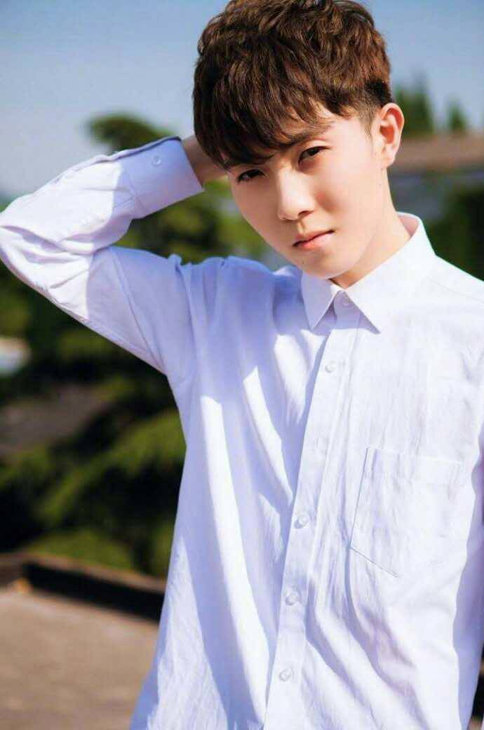 他曾是素人如今人气超三线明星却陷圈钱骗粉风波