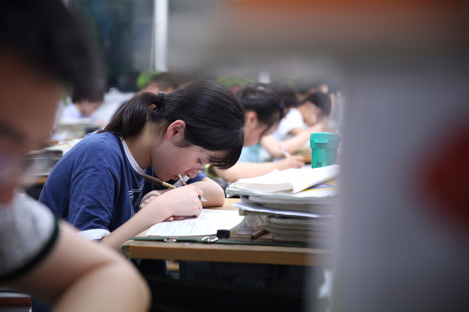 合肥八中学子挑灯夜战全力迎战高考