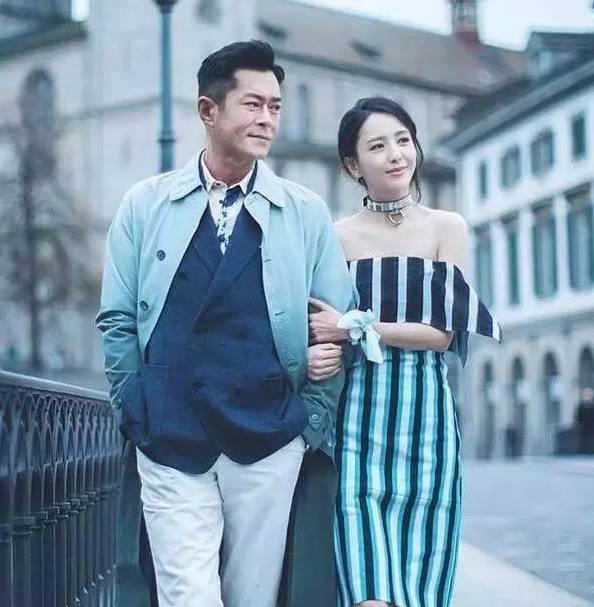 佟丽娅不带婚戒和古天乐拍了套情侣写真