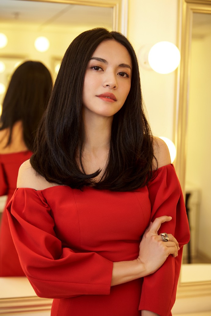 姚晨性感妩媚照出炉你能相信这是当年的姚大嘴吗