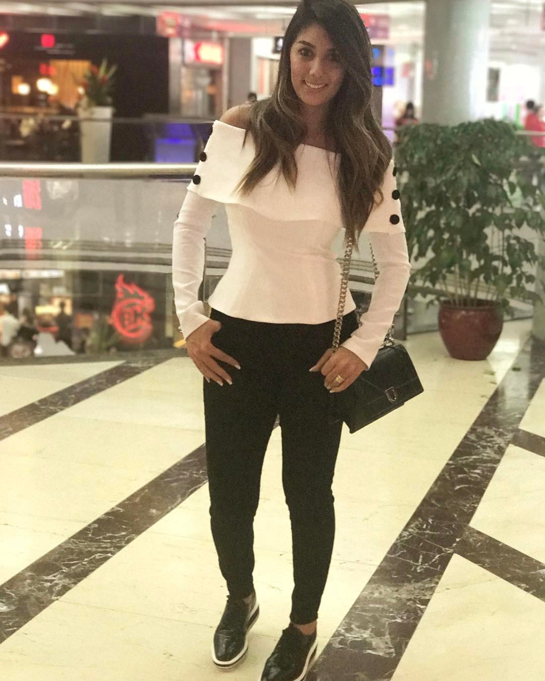 高拉特妻子身材惹火,相貌惊为天人!